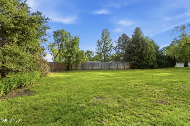 7964 Hill Avenue, Holland, OH 43528