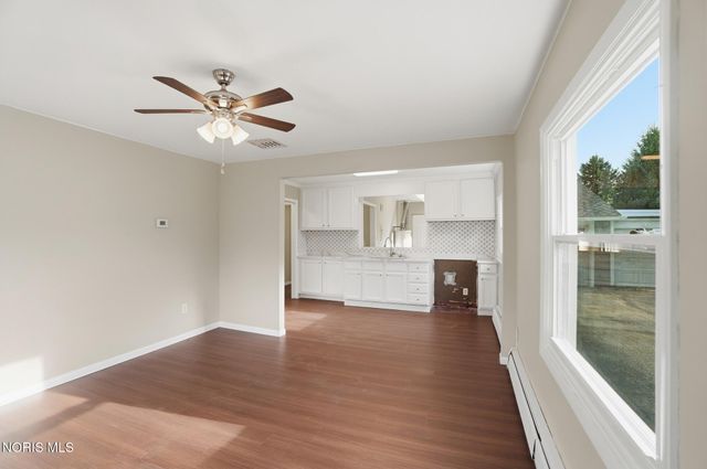 7964 Hill Avenue, Holland, OH 43528