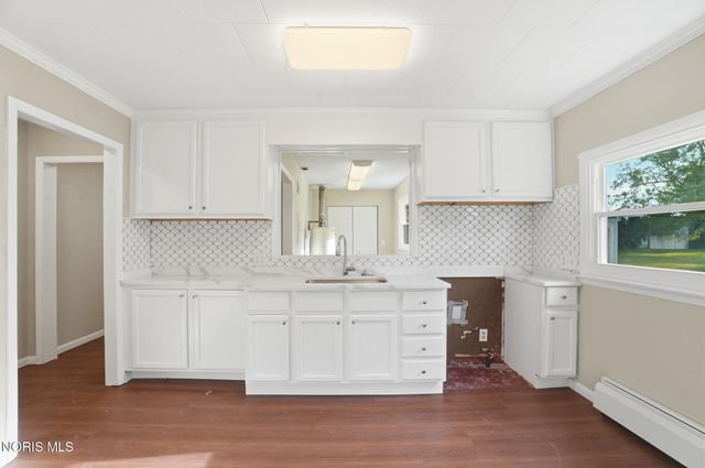 7964 Hill Avenue, Holland, OH 43528
