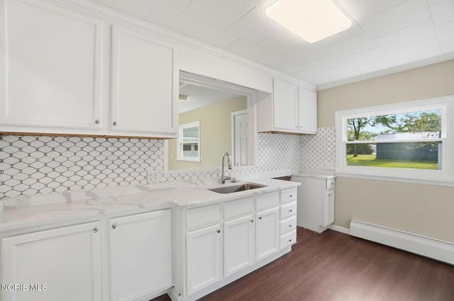 7964 Hill Avenue, Holland, OH 43528