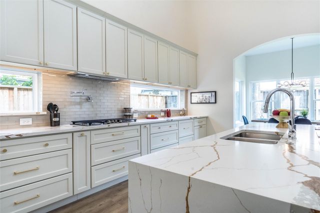 4021 Mcdermed Drive, Houston, TX 77025