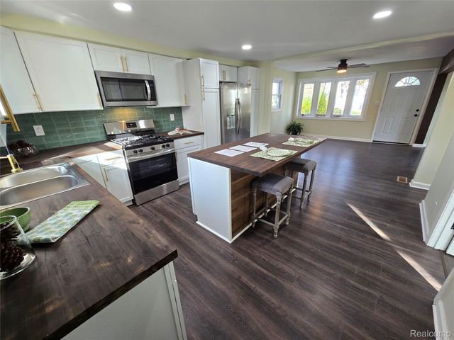 4125 Fifth Street, Frenchtown Township, MI 48166