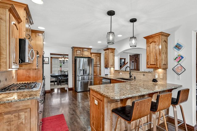 2348 S Farm Road 111, Springfield, MO 65802