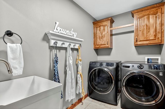 2348 S Farm Road 111, Springfield, MO 65802