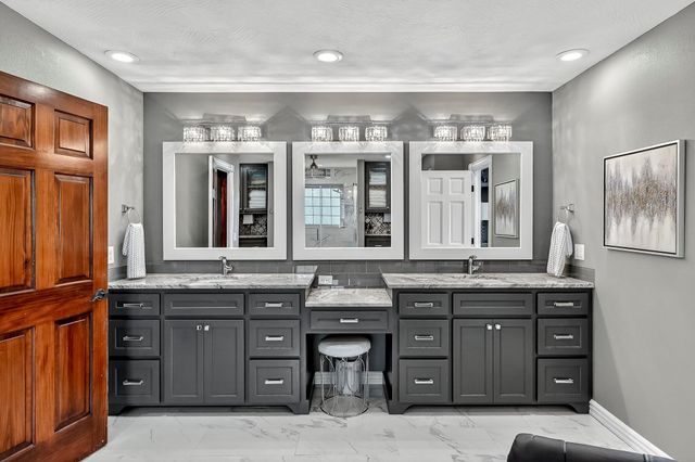 2348 S Farm Road 111, Springfield, MO 65802