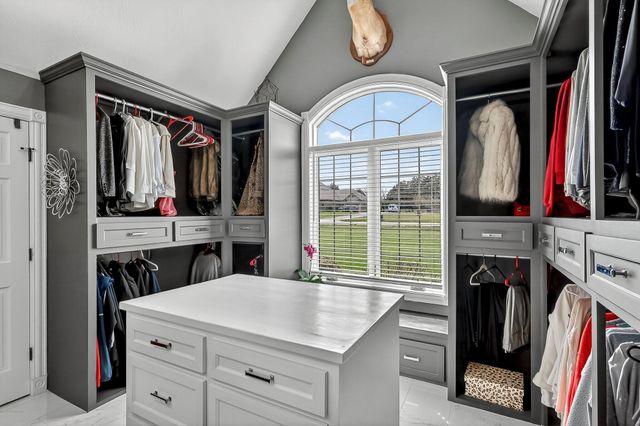 2348 S Farm Road 111, Springfield, MO 65802