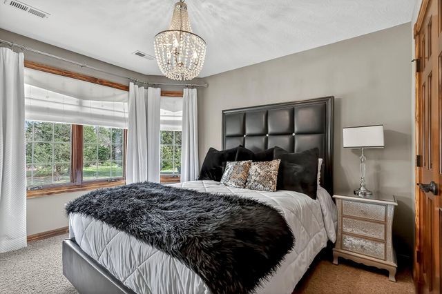 2348 S Farm Road 111, Springfield, MO 65802