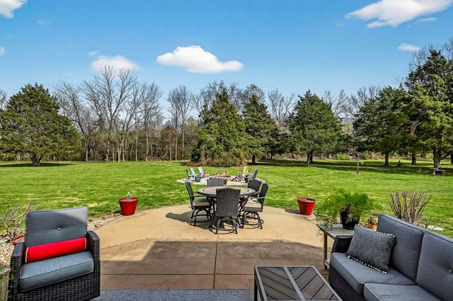 2348 S Farm Road 111, Springfield, MO 65802