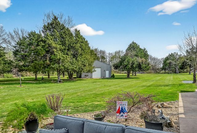 2348 S Farm Road 111, Springfield, MO 65802