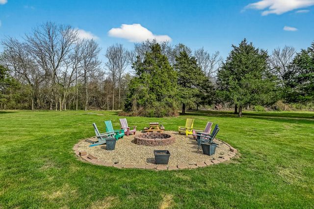 2348 S Farm Road 111, Springfield, MO 65802