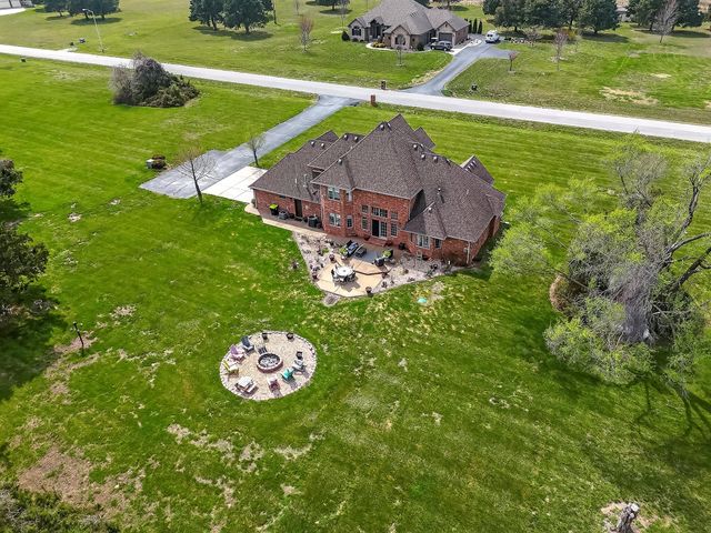 2348 S Farm Road 111, Springfield, MO 65802