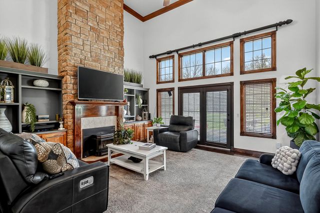 2348 S Farm Road 111, Springfield, MO 65802