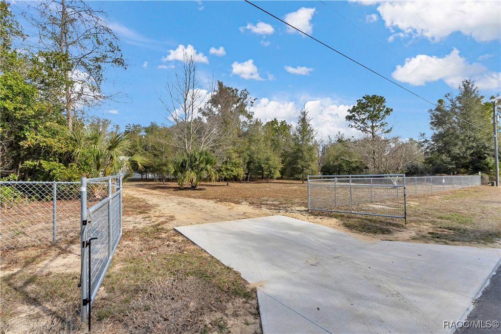 3261 E Oakton Street, Hernando, FL 34442