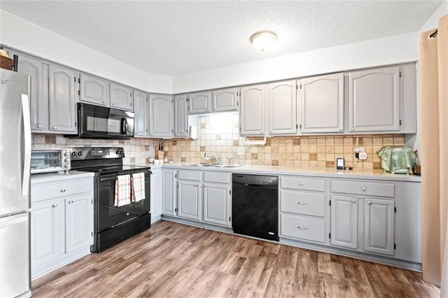 9569 Outlook Drive, Overland Park, KS 66207