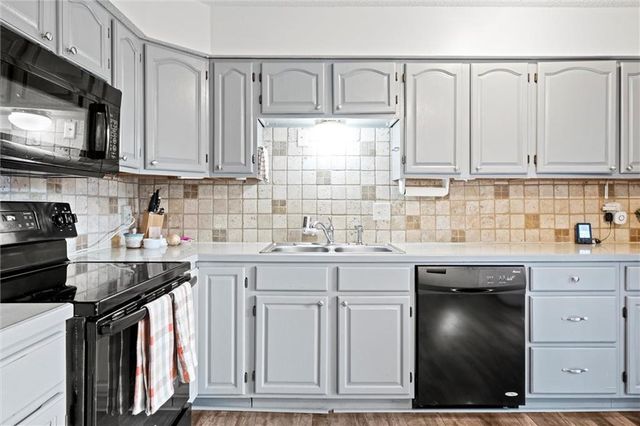 9569 Outlook Drive, Overland Park, KS 66207