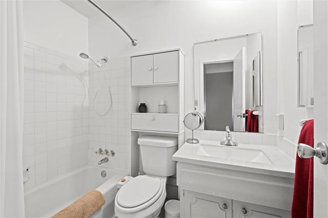 9569 Outlook Drive, Overland Park, KS 66207