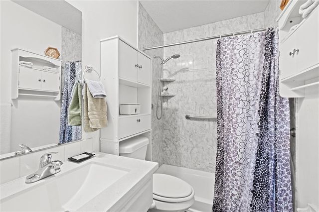 9569 Outlook Drive, Overland Park, KS 66207