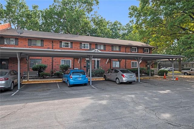 9569 Outlook Drive, Overland Park, KS 66207