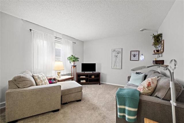 9569 Outlook Drive, Overland Park, KS 66207