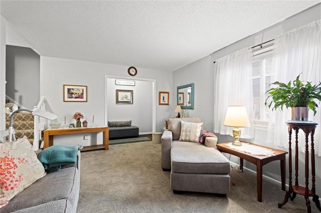 9569 Outlook Drive, Overland Park, KS 66207