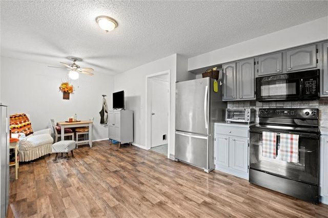 9569 Outlook Drive, Overland Park, KS 66207