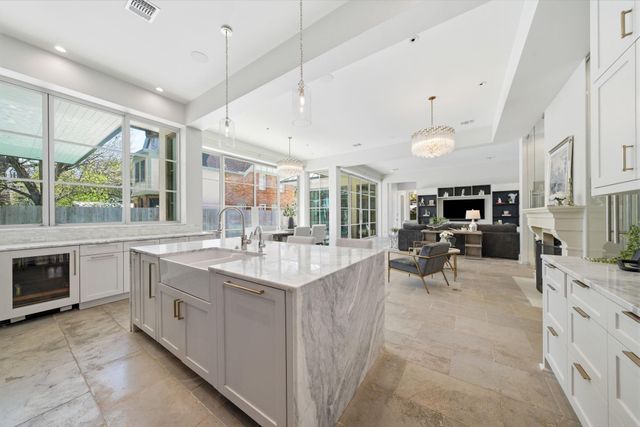 2615 Yupon Street, Houston, TX 77006