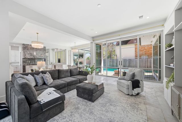 2615 Yupon Street, Houston, TX 77006