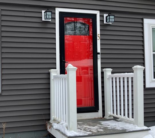 5 Jefferson Avenue, Rochester, NH 03867