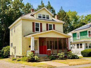 136 Oak Grove Avenue, Brattleboro, VT 05301