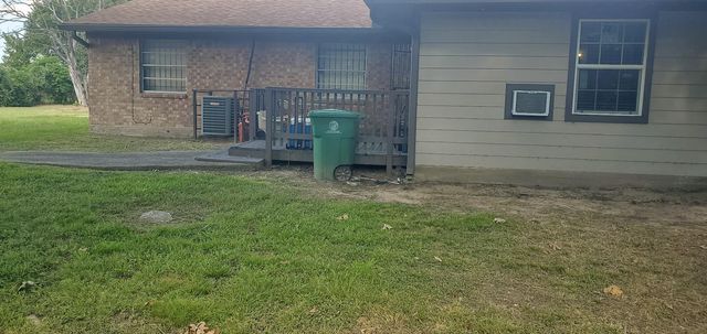 9723 Willow Street, Houston, TX 77088