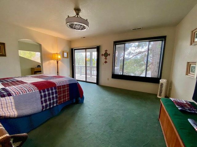 955 SW Rogue River Avenue, Grants Pass, OR 97526