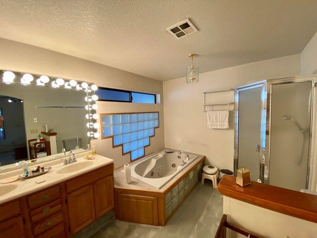 955 SW Rogue River Avenue, Grants Pass, OR 97526