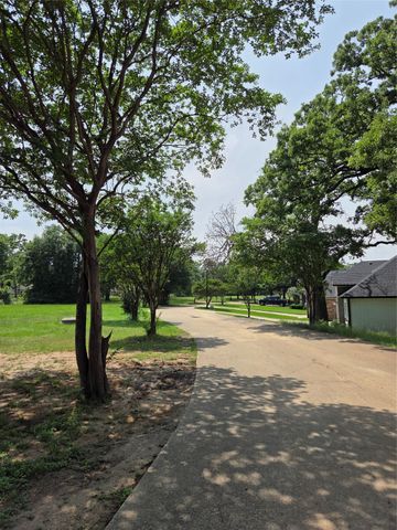 112 Saint Francis Lane, Mabank, TX 75156