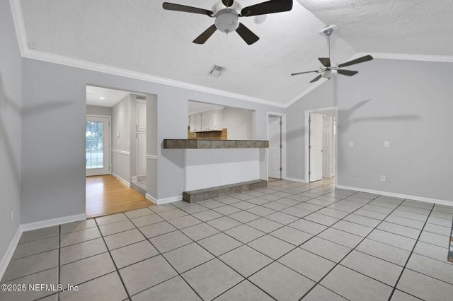 3452 N RIDE Court, Jacksonville, FL 32223