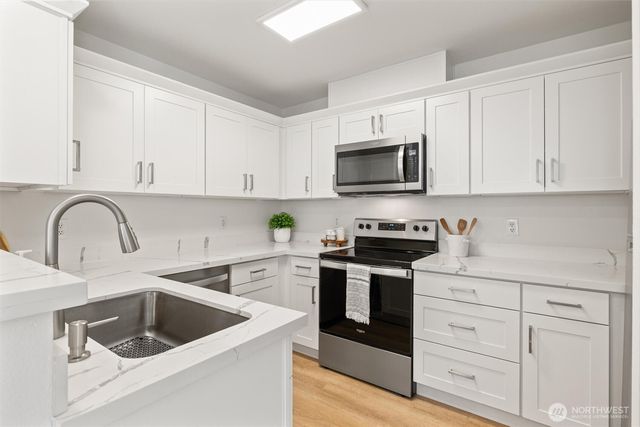 9210 Market Place #E102, Lake Stevens, WA 98258