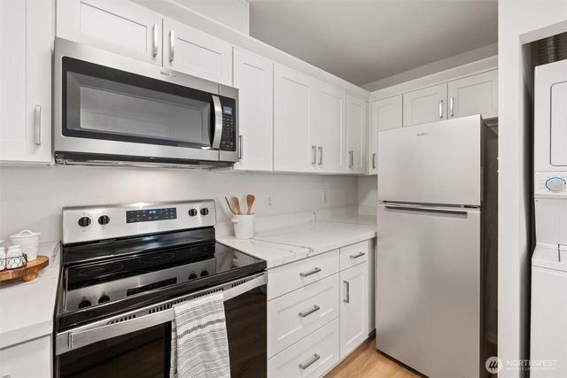 9210 Market Place #E102, Lake Stevens, WA 98258