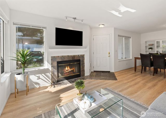 9210 Market Place #E102, Lake Stevens, WA 98258