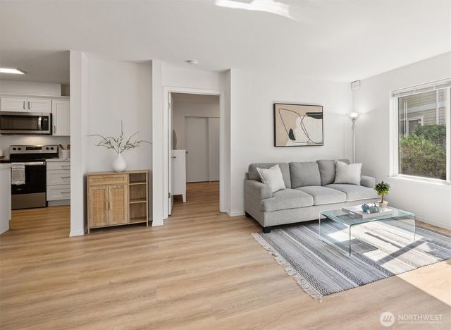 9210 Market Place #E102, Lake Stevens, WA 98258