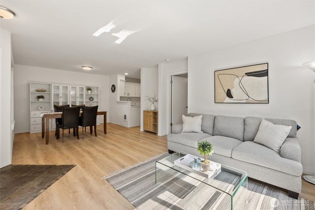 9210 Market Place #E102, Lake Stevens, WA 98258