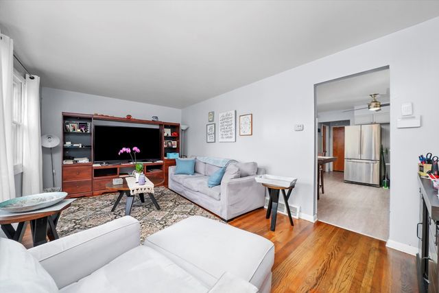 4818 S Lavergne Avenue, Chicago, IL 60638
