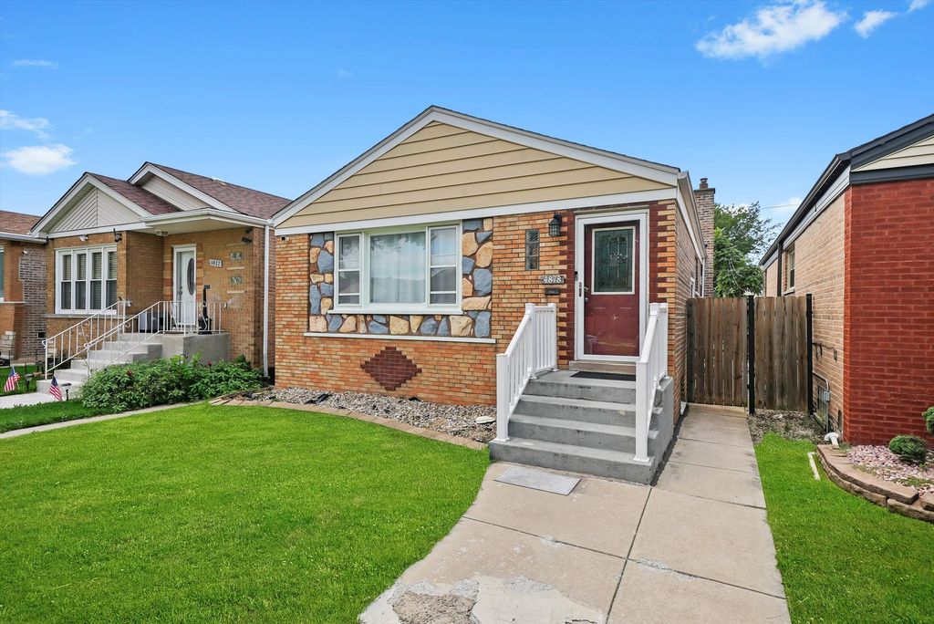 4818 S Lavergne Avenue, Chicago, IL 60638