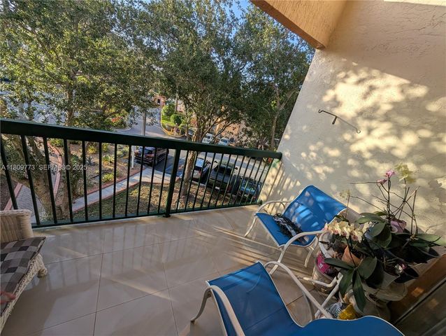 6276 NW 186th Street 305, Hialeah, FL 33015