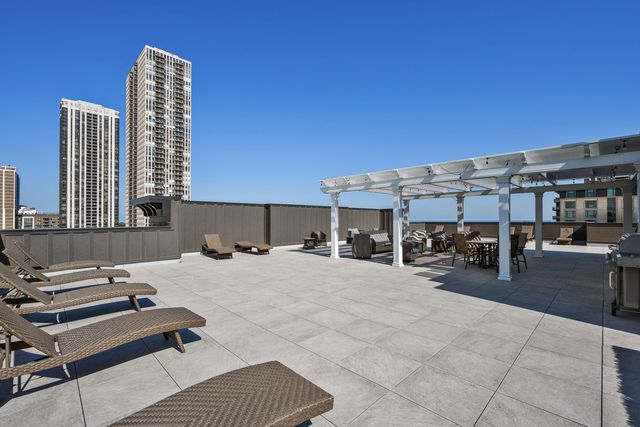 159 W North Avenue 402, Chicago, IL 60610