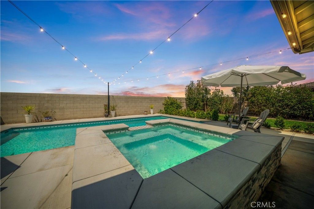 Image 1 of property listing at 227 Hammersmith, Bakersfield, CA 93314