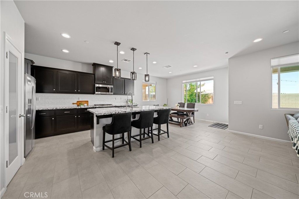 Image 10 of property listing at 227 Hammersmith, Bakersfield, CA 93314