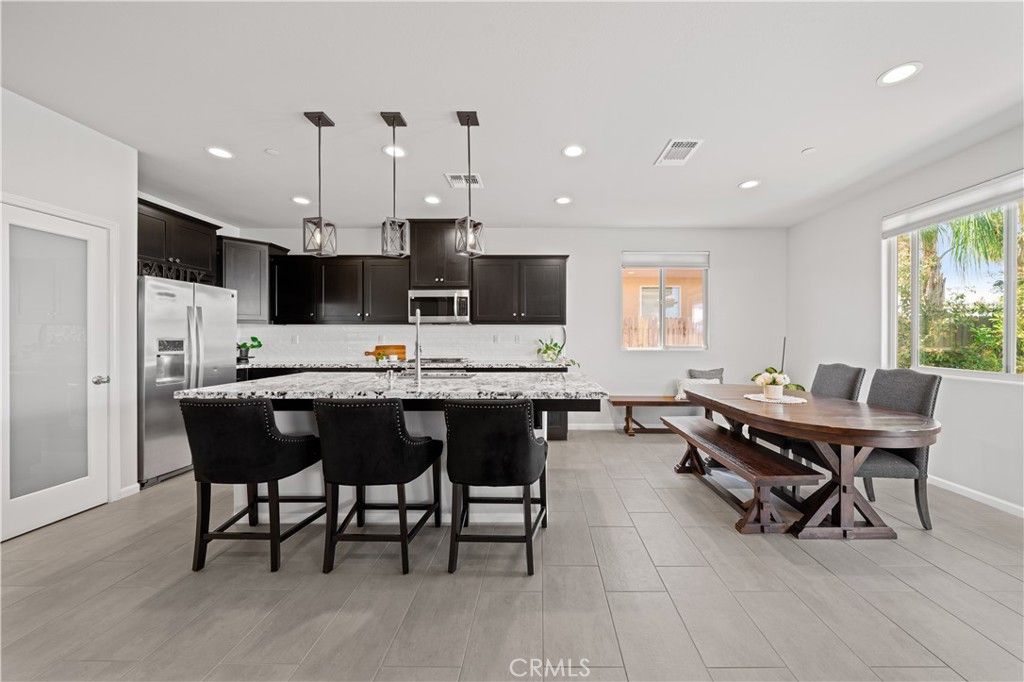 Image 11 of property listing at 227 Hammersmith, Bakersfield, CA 93314