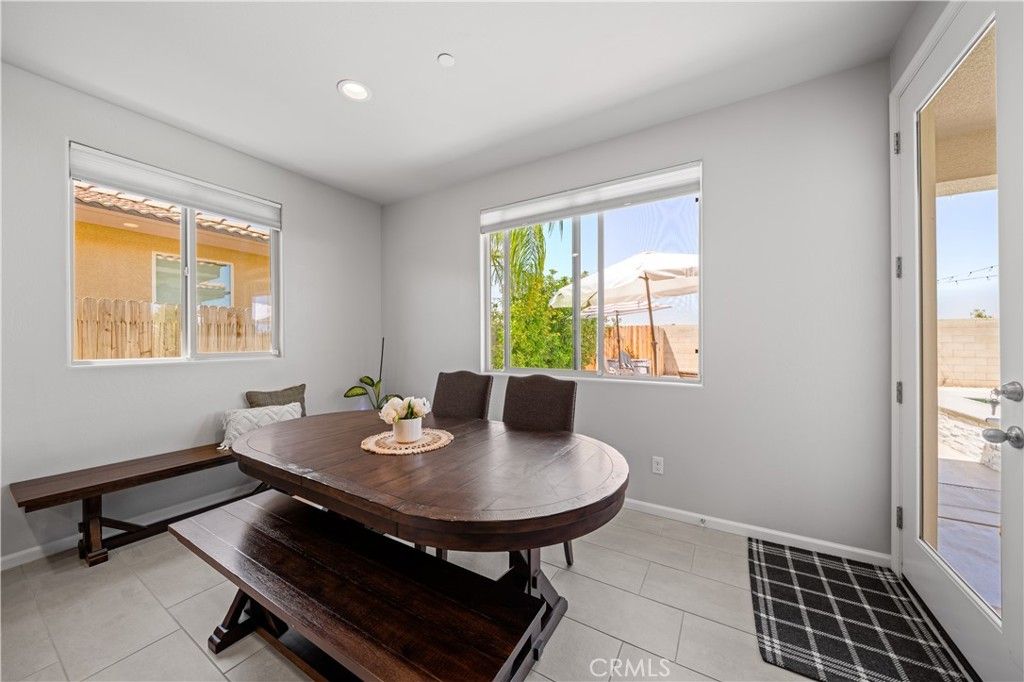 Image 13 of property listing at 227 Hammersmith, Bakersfield, CA 93314