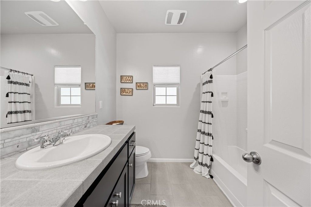 Image 17 of property listing at 227 Hammersmith, Bakersfield, CA 93314