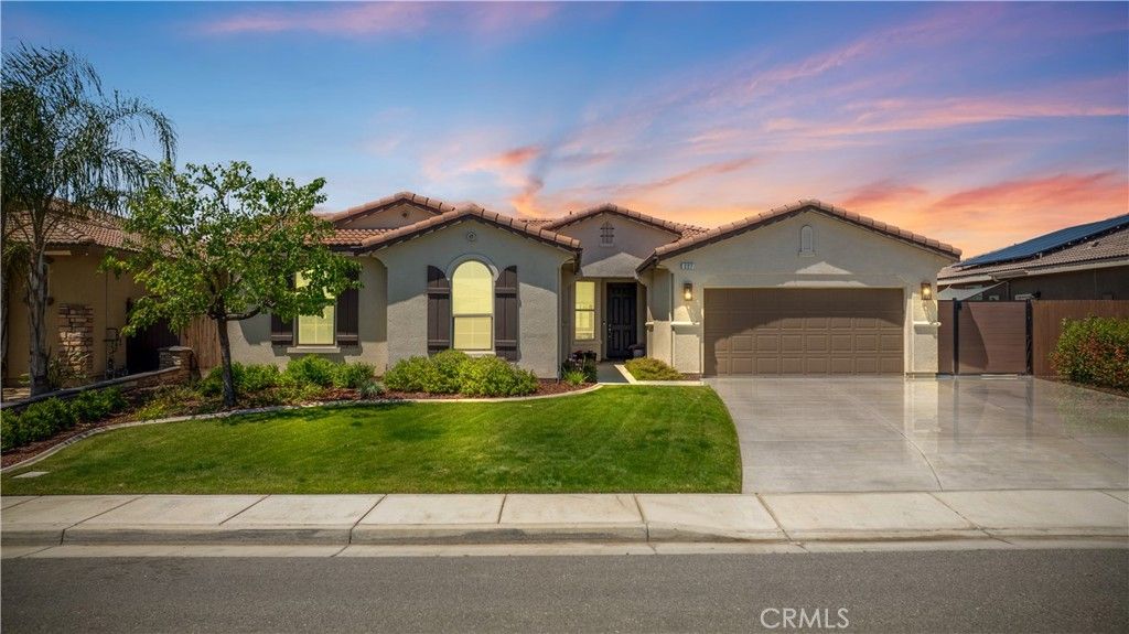 Image 2 of property listing at 227 Hammersmith, Bakersfield, CA 93314