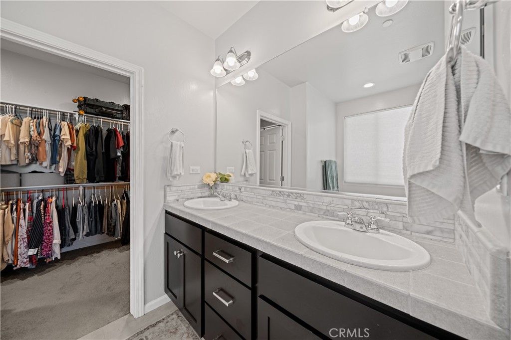 Image 22 of property listing at 227 Hammersmith, Bakersfield, CA 93314